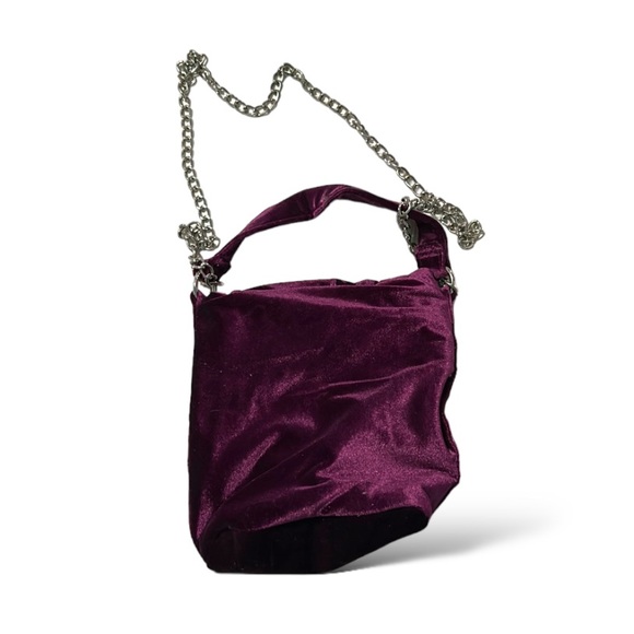 AMF Handbags - Stylish Purple Velvet Purse with Handle and Metal Chain